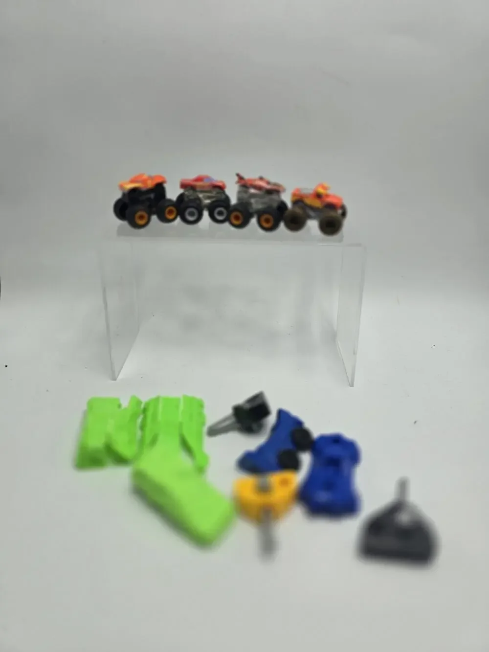 Monster Jam Minis Trucks 2 Metal 1 Plastic